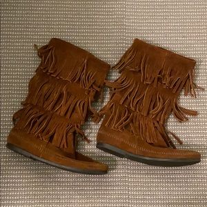 New! Minnetonka Fringe Boots